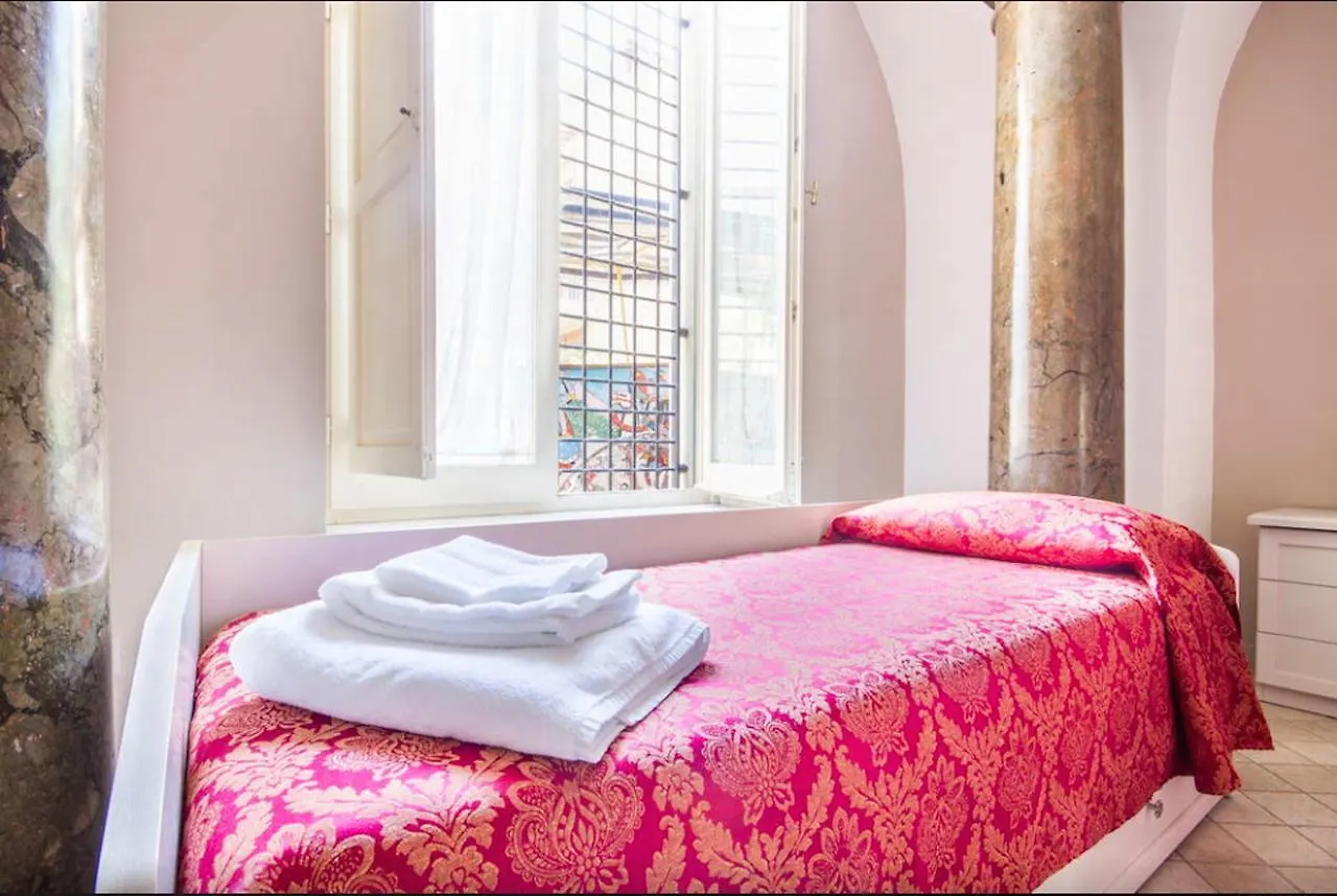 Lägenhet Palazzo Artale Holiday Homes Palermo Italien